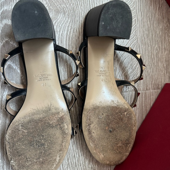 Valentino Garavani Rockstud Slide Sandal - Picture 2 of 7